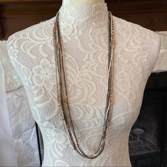 3/$25 💋 Seed pearls necklace gold tone 36” length costume jewelry - Picture 2 of 7